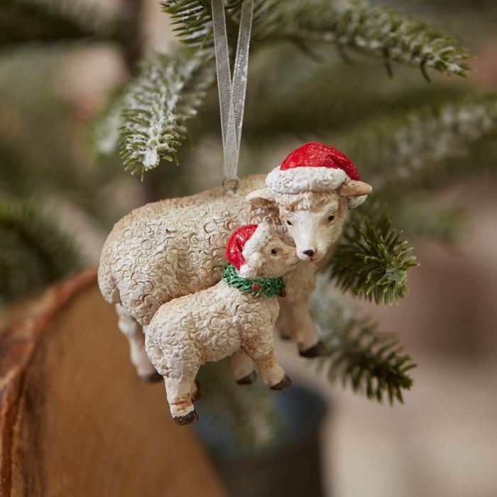 RL CHRISTMAS ON THE FARM SHEEP MUM & BABY HANGER WHITE RESIN WITH SANTA HATS