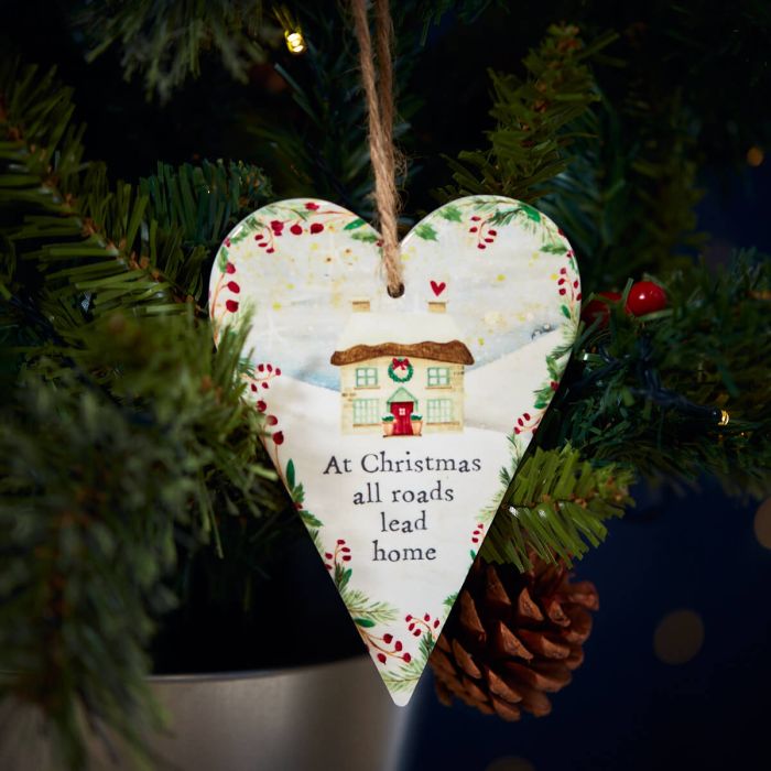 RL CHRISTMAS FAMILY COTTAGE CERAMIC HEART HANGER ALL ROADS LEAD HOME